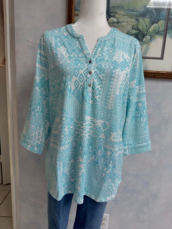 D&Co / D & Co / Denim & Co Tops - D&Co Henley NWOT Knit Tunic with Y Neck, Soft & Stretchy - Light Blue